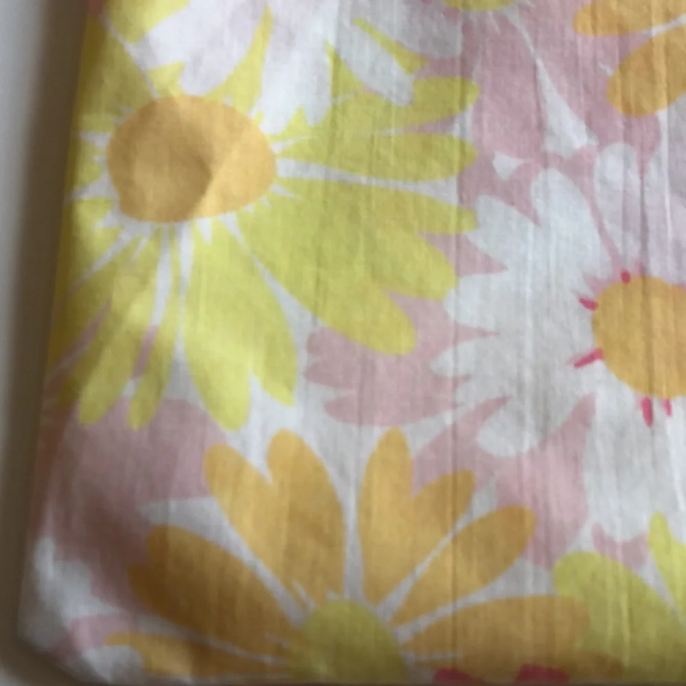 Pequot Floral Pillowcase Set 1970s Pink and Yellow Daisies Pequot Pillowcase